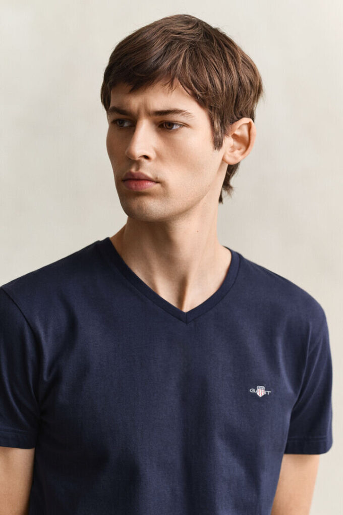Slim Fit Shield V-Neck T-Shirt Slim Fit Shield V-Neck T-Shirt